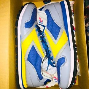 Women Brooks Chariot Athletic Shoes